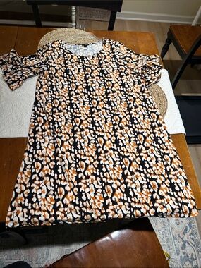 New Directions Black, White & Orange Printed Shift Dress
